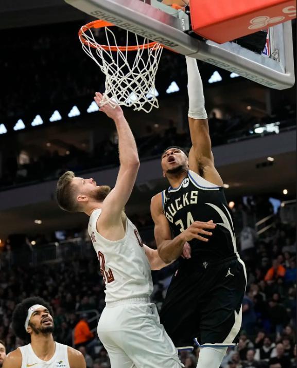 雄鹿队大比分战胜对手，实力展现无疑的简单介绍