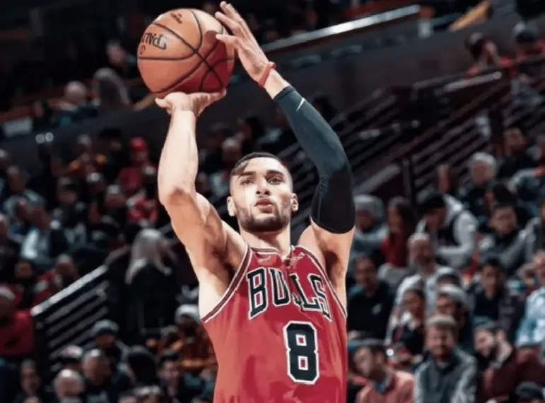 西亚卡姆回归赛场，爆冷首场状态亮眼，公牛观众沸腾！的简单介绍