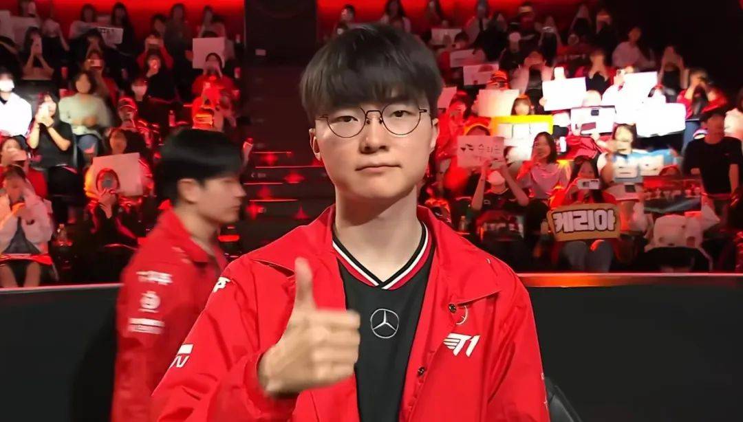 Faker回归赛场，赛事规则更新首场状态亮眼，TES观众沸腾！